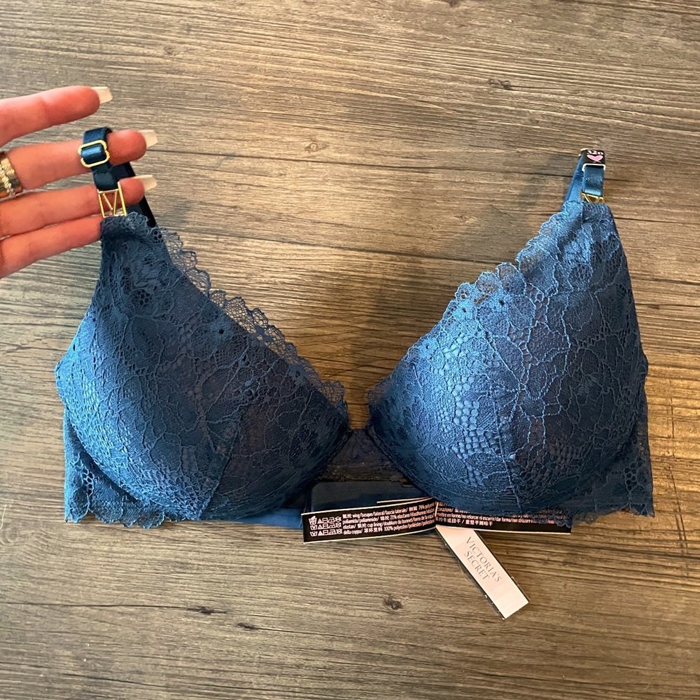 BNWT VS LACE BRA